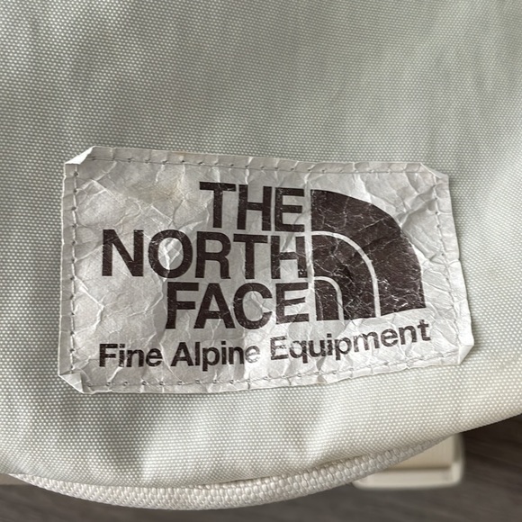✨SOLD ✨ North Face Berkeley Tote - vintage white - Picture 15 of 15
